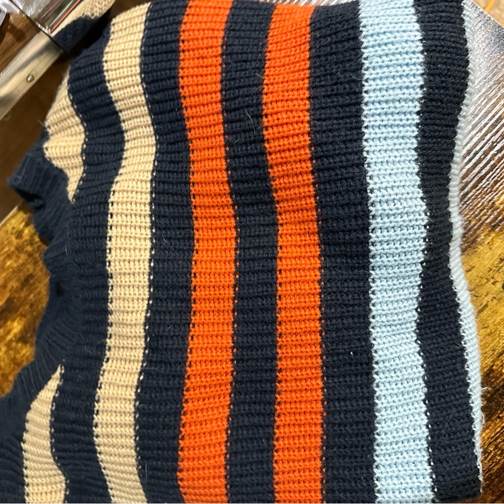 Amazon sweater - Picture 2 of 3